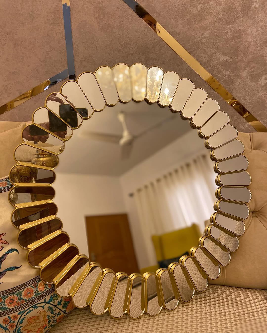 Wall decorative Mirror (20 inches)