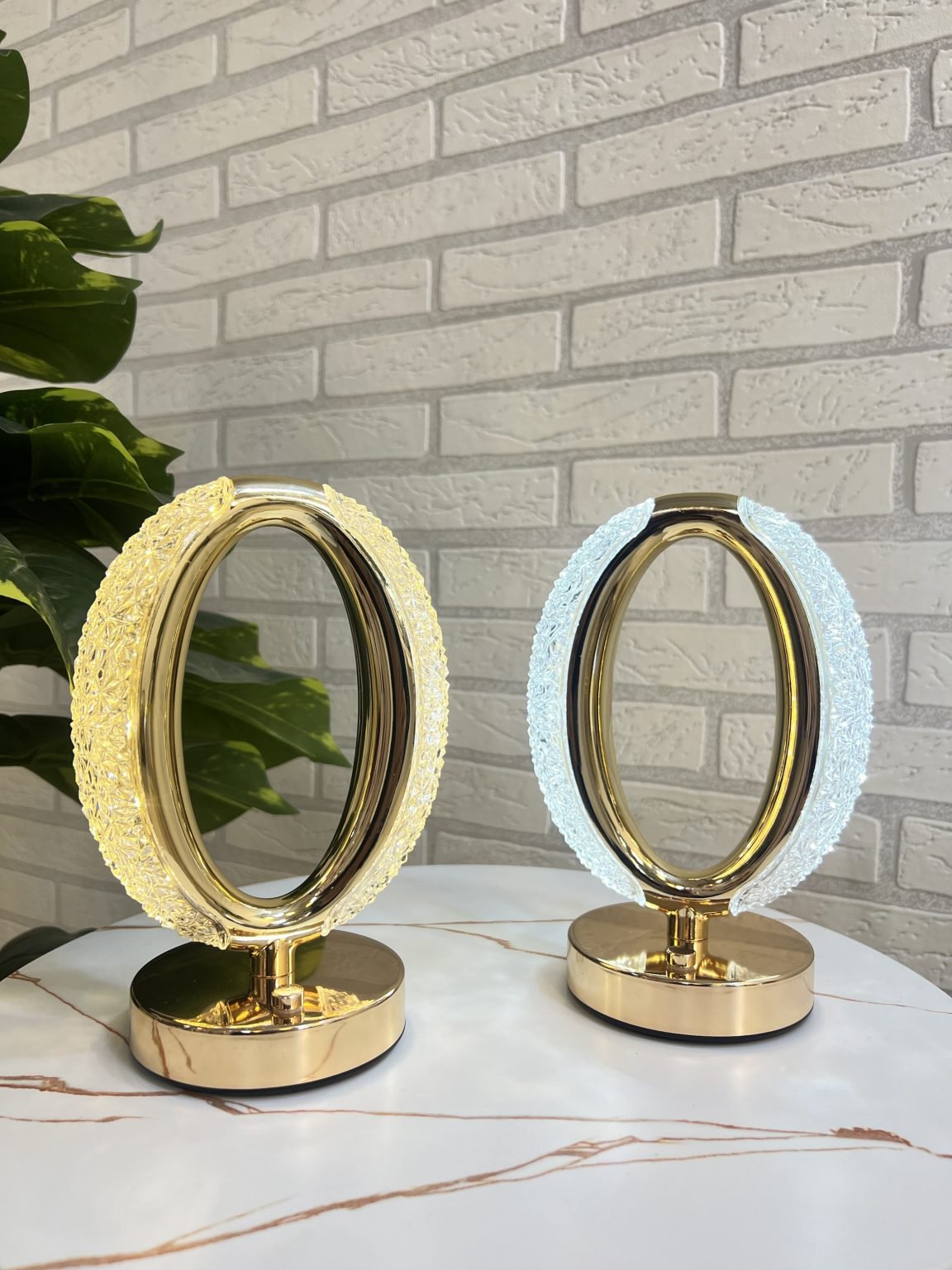 Gold acrylic table lamp (imported)