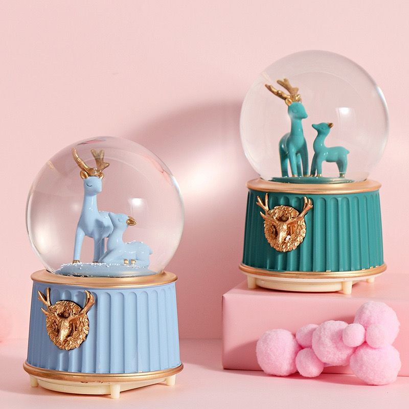 Snow glass globe desktop decor
