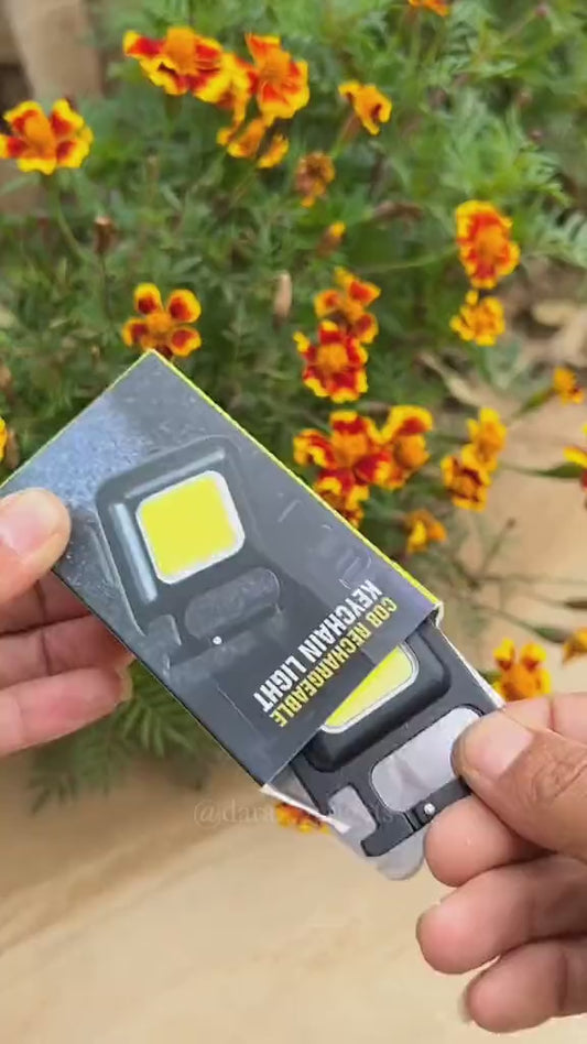 Rechargeable keychain flashlight