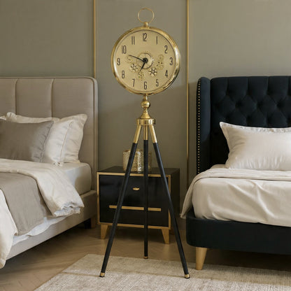 Tripod standing clock with Gears