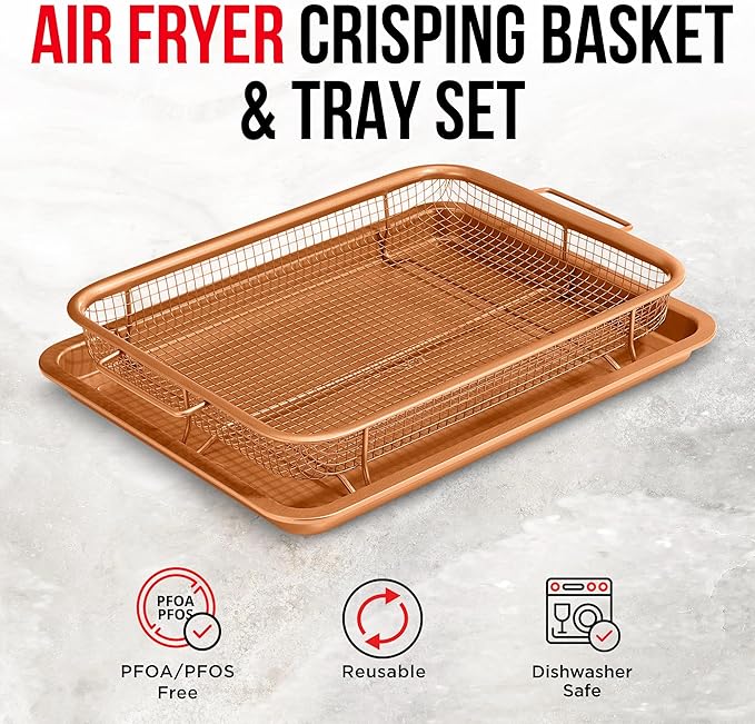 Air fryer crisping basket with tray